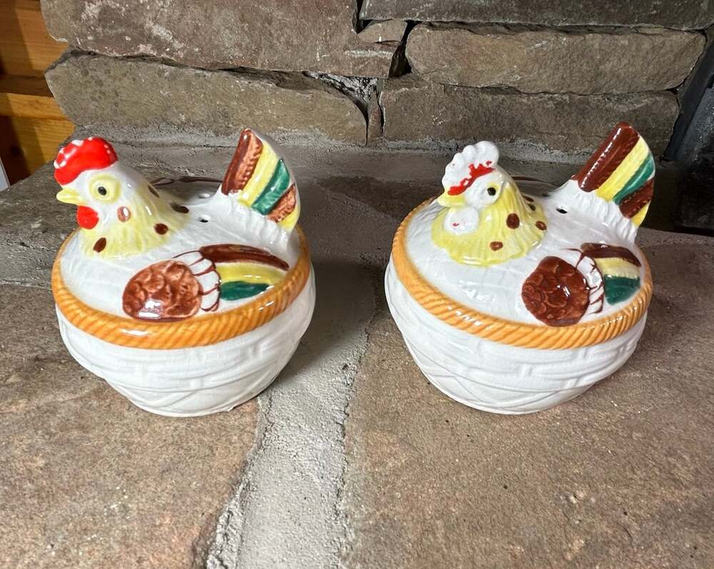 1963 NAPCO Chickens Hens in a NEST Salt & Pepper Shakers for Japan